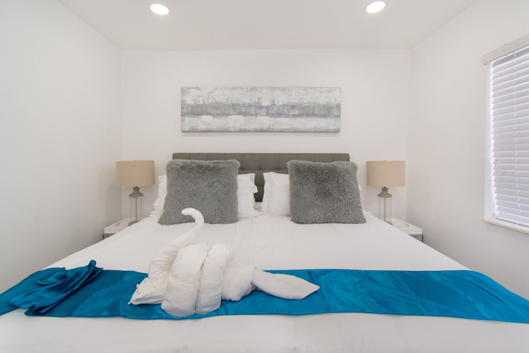 Bedroom 4, Lovely 1 BR W Parking Space & Walk to the Beach 7, Broward