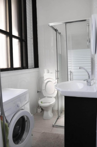 Bathroom 3, GK Apartments Yerushalaim 16
