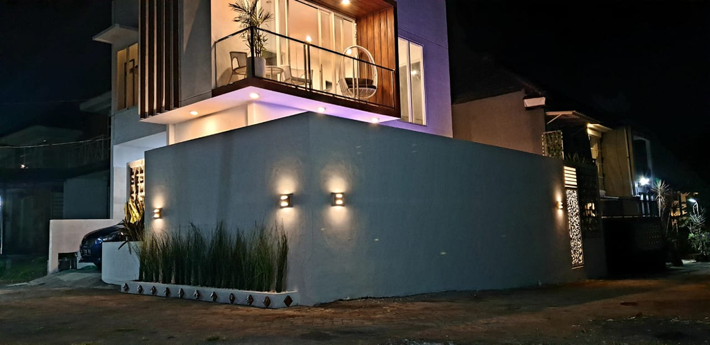 White House Villa Batu - Tap to explore photos