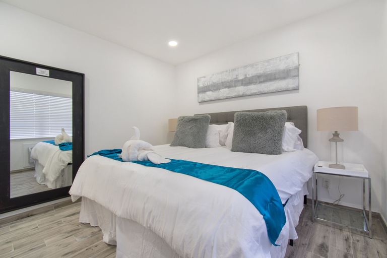 Bedroom 5, Lovely 1 BR W Parking Space & Walk to the Beach 7, Broward