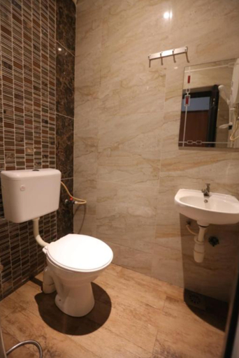 Bathroom 5, Ghazrin's Garuda Hotel, Johor Bahru