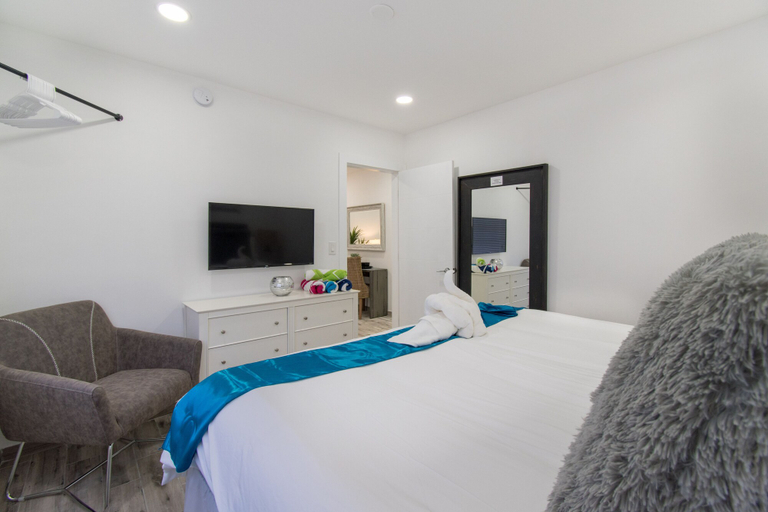 Bedroom 3, Lovely 1 BR W Parking Space & Walk to the Beach 7, Broward