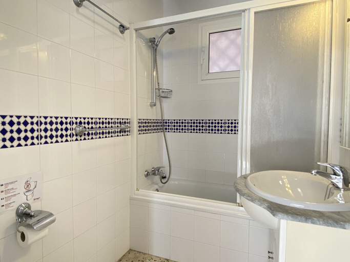 Bathroom 5, San Francisco 71 Casasol Apartments, Málaga