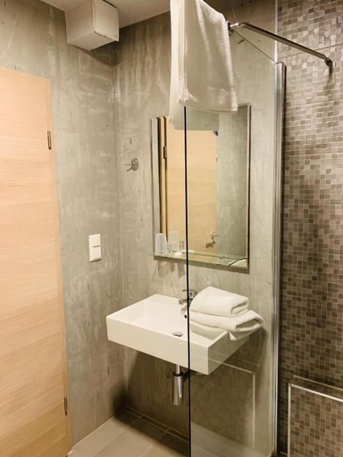 Bathroom 5, Akropolis Hotel, Nürnberg