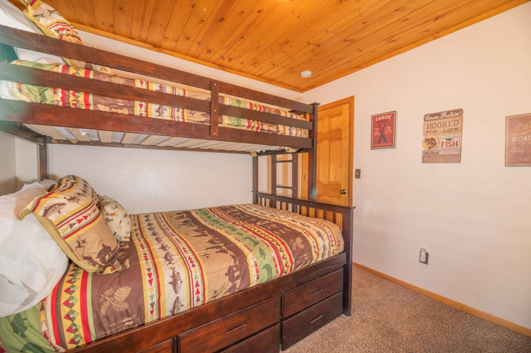 Bedroom 3, Cabin Chic, San Bernardino
