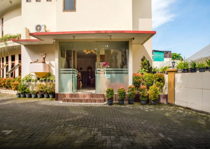Exterior & Views 7