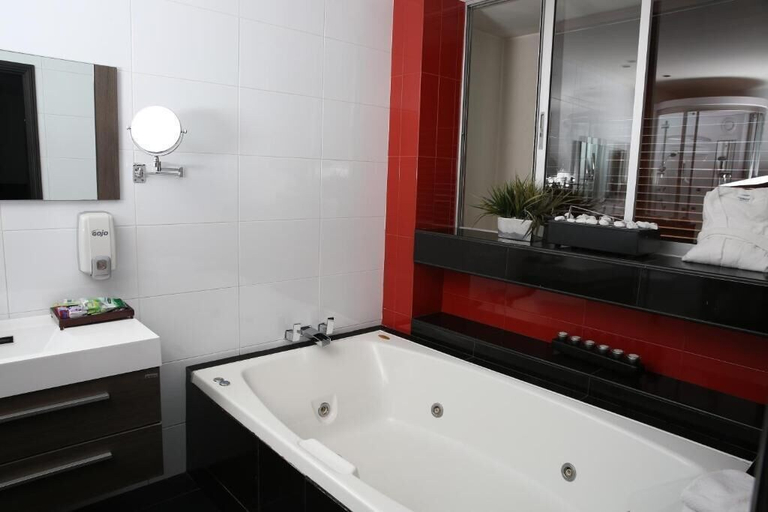 Bathroom 5, Hotel Suites 108, Santafé de Bogotá