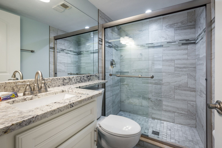 Bathroom 5, Smuggler's Cove 5B5, Lee