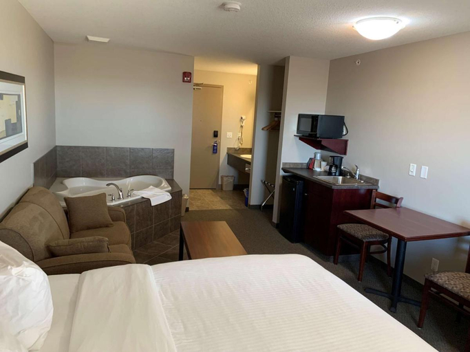 Bedroom 3, SureStay Hotel by Best Western Bassano, Division No. 2
