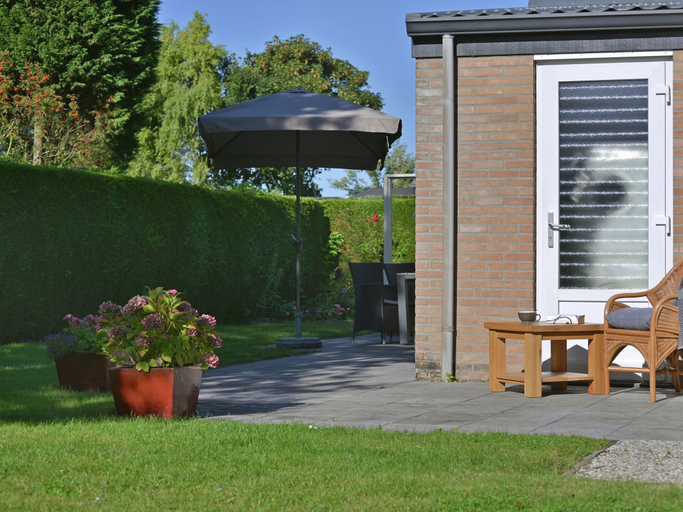 Others 5, Bungalow near Veerse Meer Beach, Noord-Beveland
