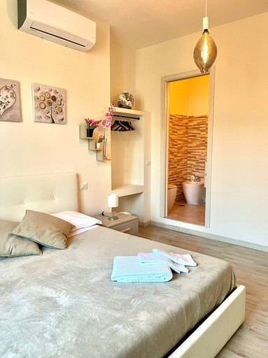 Bedroom 5, Casa Tua Gracchi, Rome