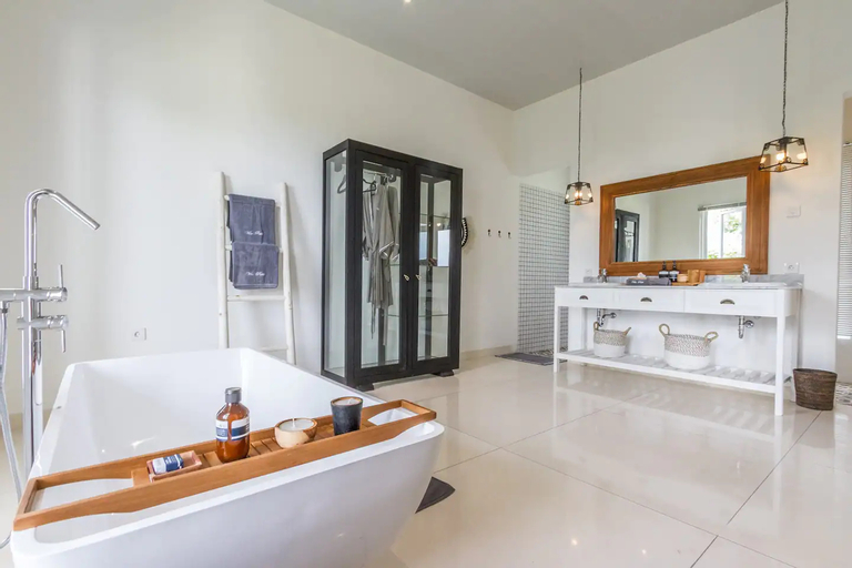 Bedroom 5, Villa Kusuma: Luxury Sea View 5 Bedroom Villa Close to Savaya, Badung
