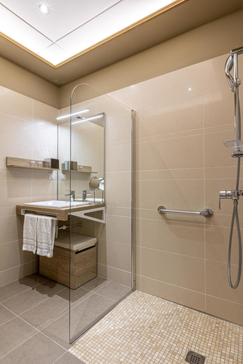Bathroom 5, Les Jardins de Saint-Cloud, Hauts-de-Seine