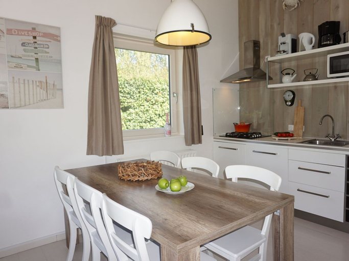 Others 4, Brilliant Bungalow in Kamperland by the Lake, Noord-Beveland