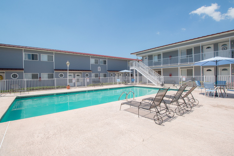 Sport & Beauty 5, Oak Shores 102, Harrison