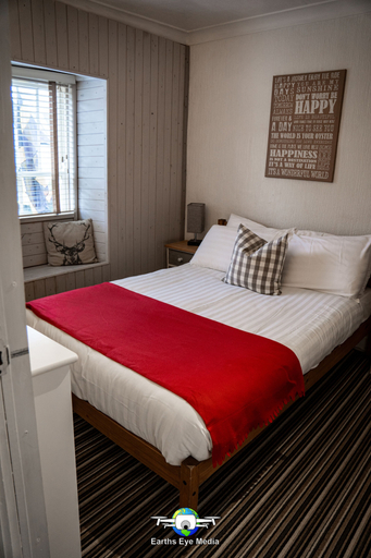 Bedroom 2, The Bear Inn, Carmarthenshire