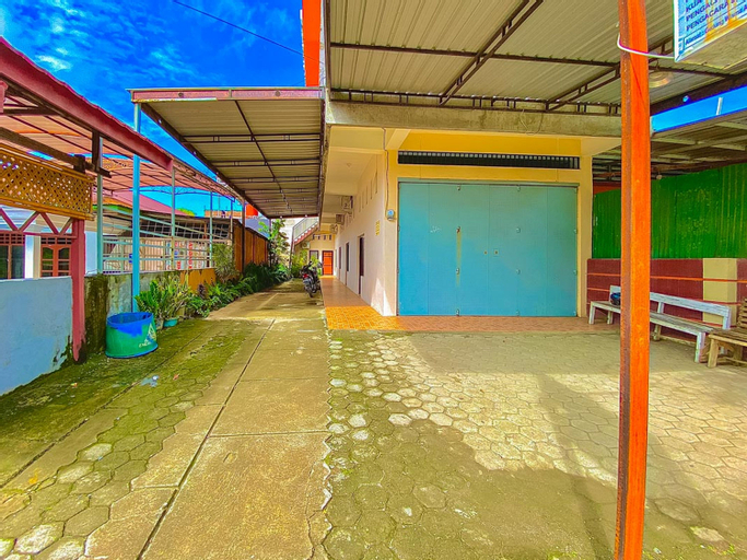 Exterior & Views 2, Wisma Apada Syariah Sengkang Mitra RedDoorz, Wajo