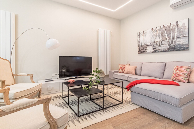 Others 3, Spacious 3-Bed Apartment in Chueca Madrid, Madrid