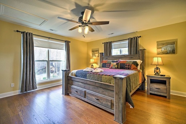 Bedroom 3, Makin' Memories, Sevier