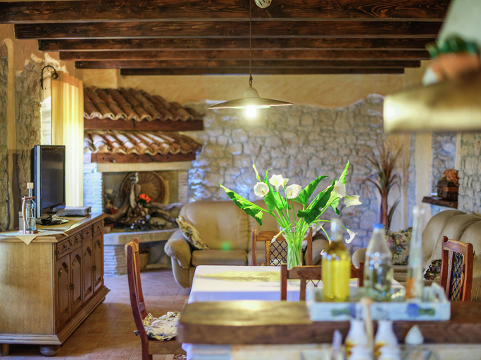 Food & Drinks 5, Modern Holiday Home in Porec with Swimming Pool, Poreč