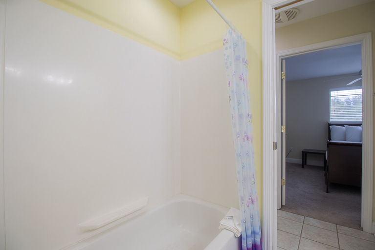 Bathroom 4, Oak Shores 172, Harrison