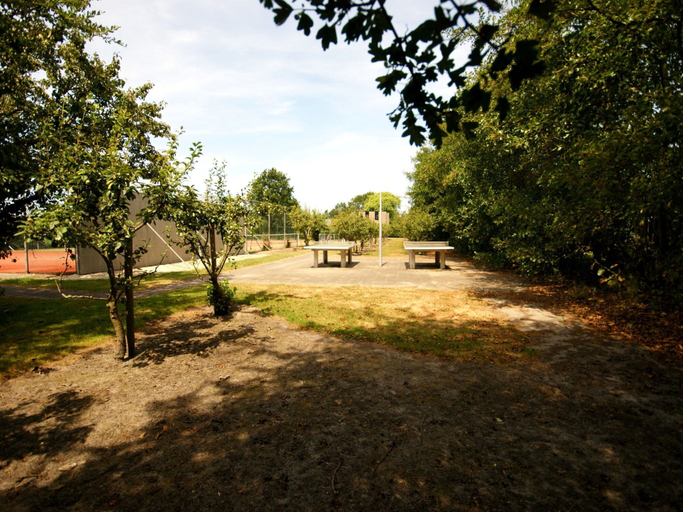 Others 5, Holiday Home near Beach with Pool Access, Schouwen-Duiveland