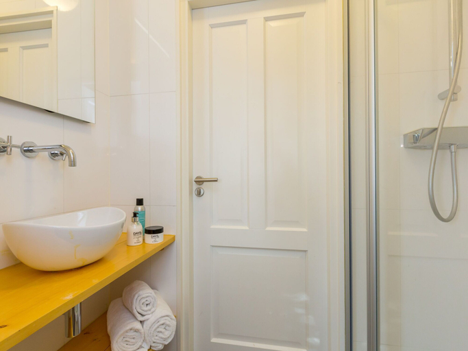 Bathroom 3, Bungalow near Marina and Beach Kamperland, Noord-Beveland