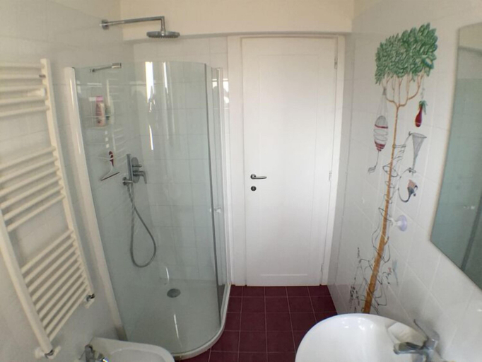 Bathroom 4, Villa Crawford, Napoli