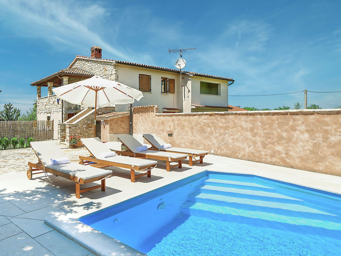 Exterior & Views 2, Modern Holiday Home in Porec with Swimming Pool, Poreč