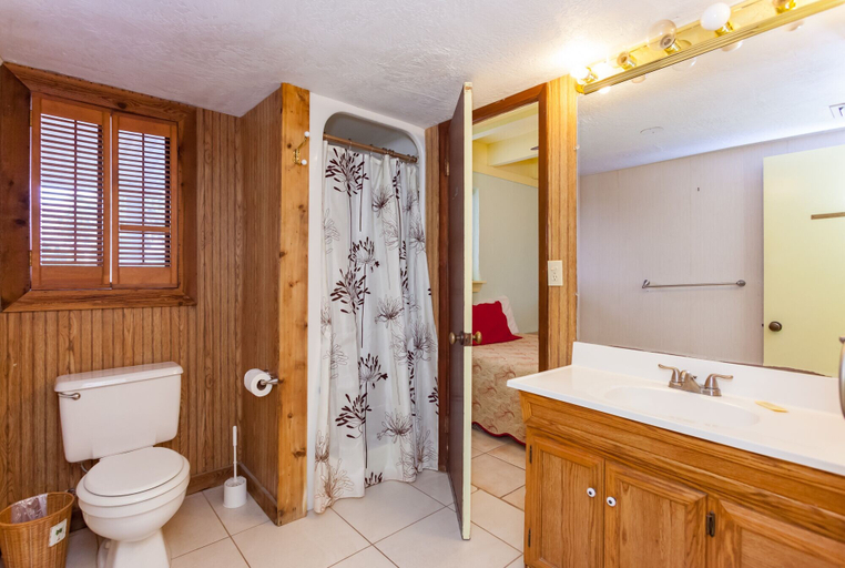 Bathroom 5, Beach Haven, Flagler