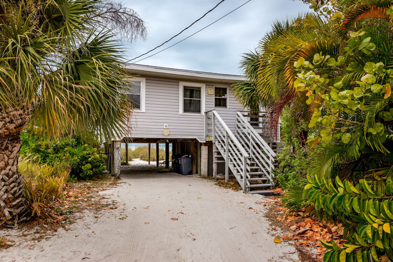 Exterior & Views 1, Sandy Toes Cottage - Two Bedroom Home, Lee