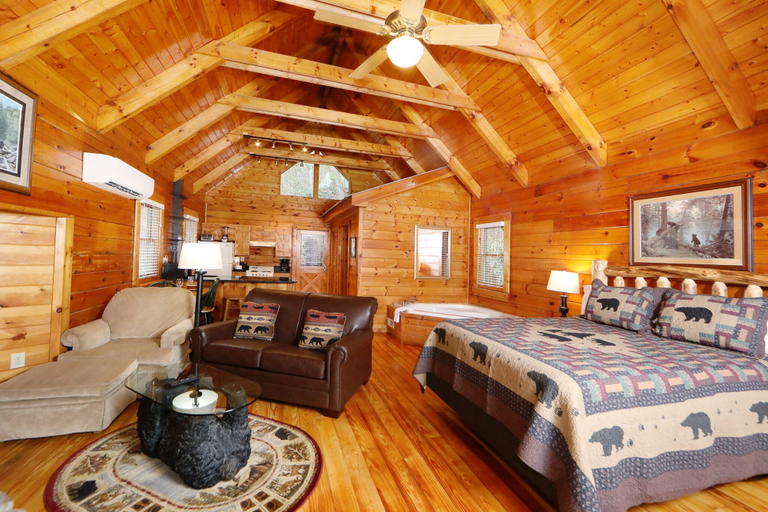 Bedroom 2, The Cuddle Hut, Sevier