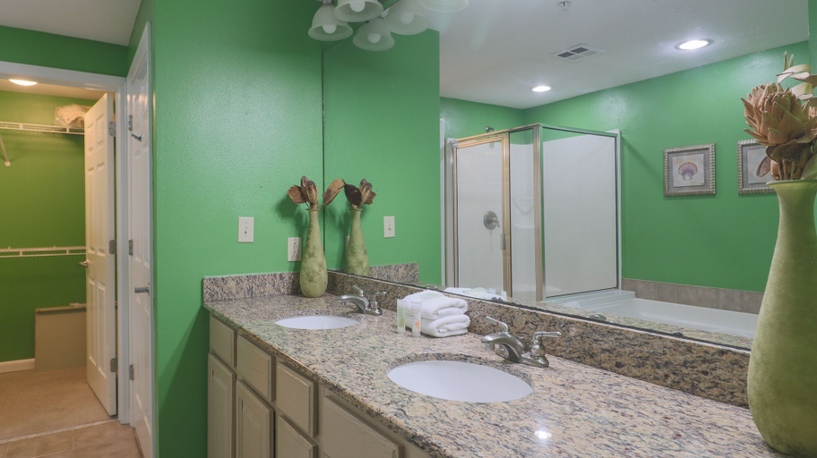 Bathroom 4, Legacy II 203 Deluxe, Harrison