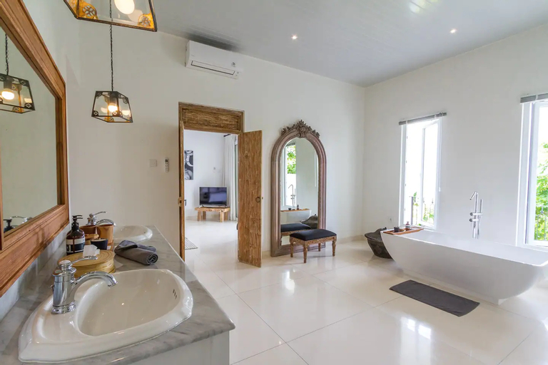 Bedroom 4, Villa Kusuma: Luxury Sea View 5 Bedroom Villa Close to Savaya, Badung