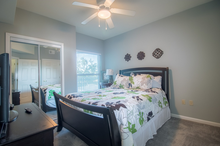 Bedroom 5, Legacy I 407, Harrison