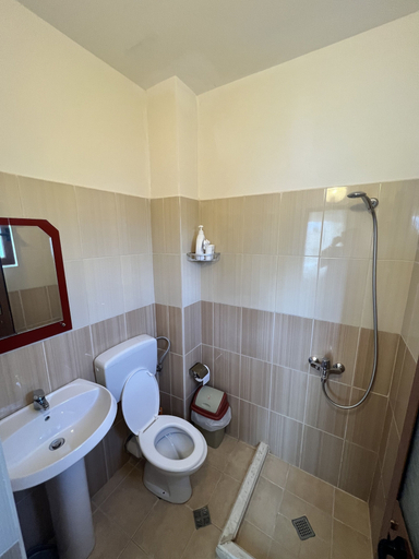 Bathroom 4, Kamberi Hotel & Apartments, Shkodrës