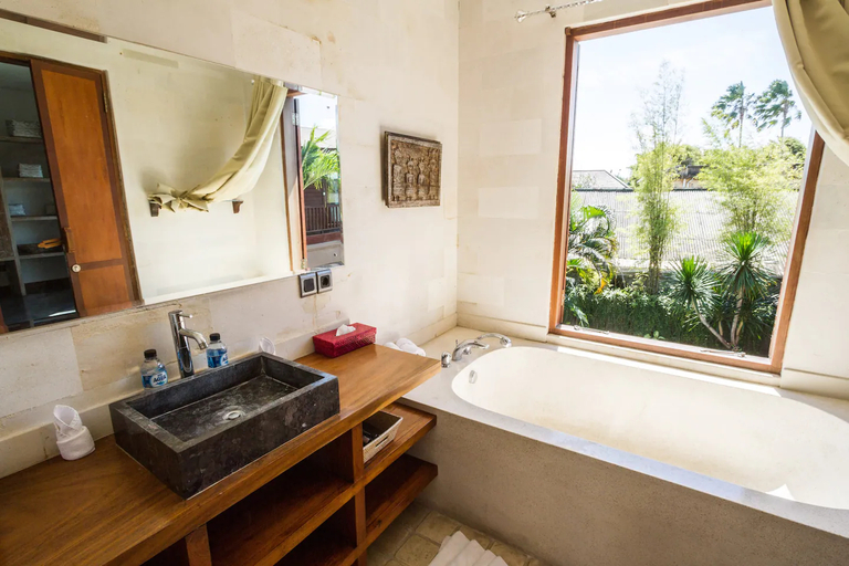 Bathroom 3, Villa Martine: Fantastic 5BR Villa - Perfect Location in Seminyak, Badung