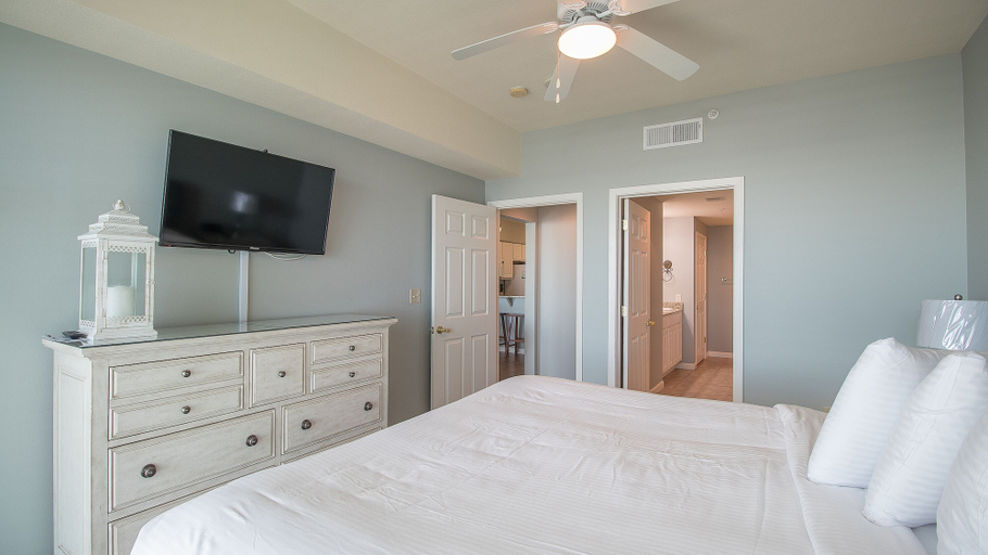 Bedroom 3, Legacy I 407, Harrison