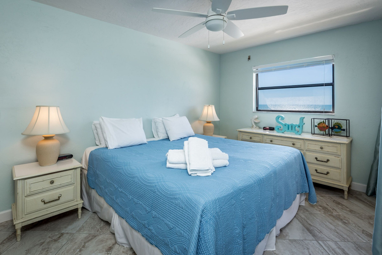 Bedroom 4, Smuggler's Cove 5B5, Lee