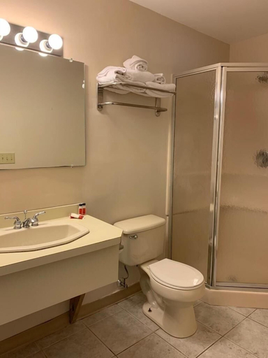 Bathroom 5, Cloud 9 Inn & Suites Lake George, Warren