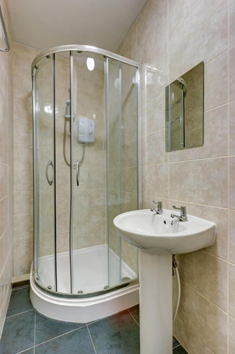 Bathroom 4, The Commodore Hotel, Nottingham