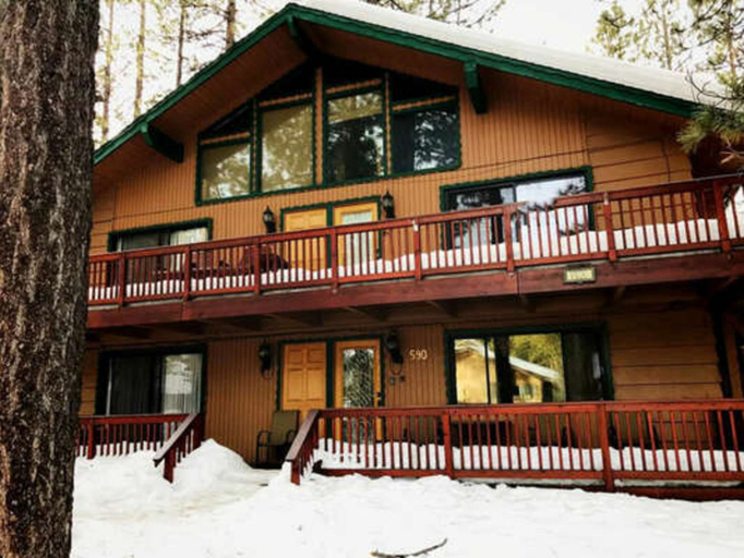 Exterior & Views 1, Summit Escape Lodge, San Bernardino
