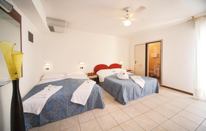 Bedroom 4, Hotel Mignon Riccione Fronte Mare, Rimini