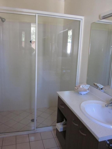 Bathroom 4, Maynestay Motel, Gunnedah