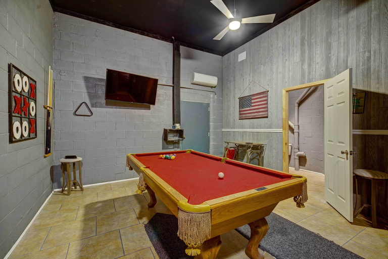 Public Area 2, Chalet in the Sky, Sevier