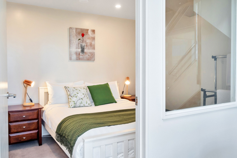 Room 2, Central 3 bed, loft apartment in the CBD w Parking, Waitakere
