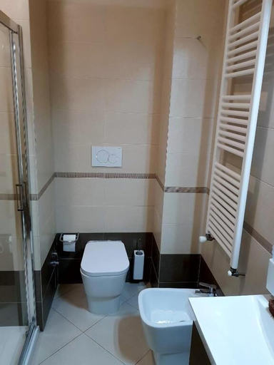 Bathroom 5, Hotel Biondi, Pistoia