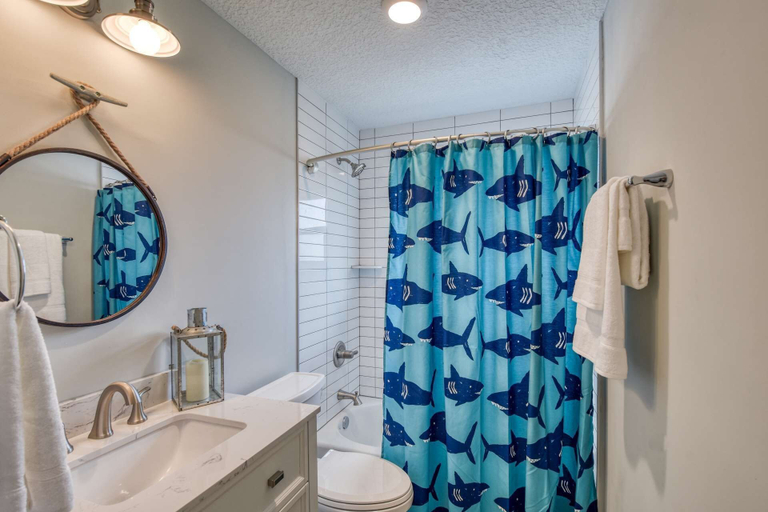 Bathroom 1, Barefoot Hideaway, Saint Johns