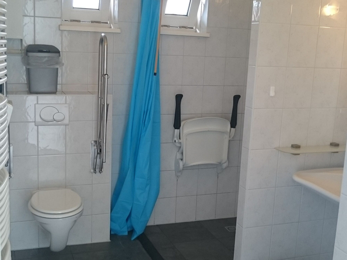Bathroom 4, House by Uitgeestermeer with Garden, Uitgeest