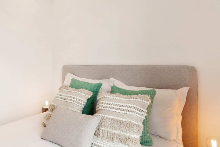 Bedroom 2, Modern Portuguese 1 Bedroom Apartment in Belem, Lisbon